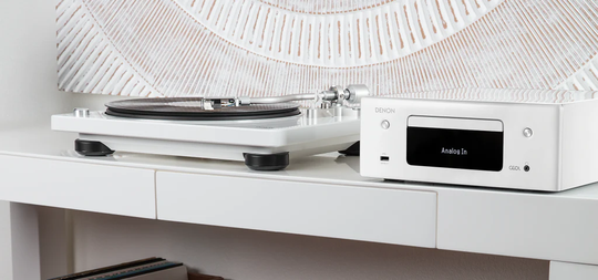 Denon DP-400 levysoitin, valkoinen